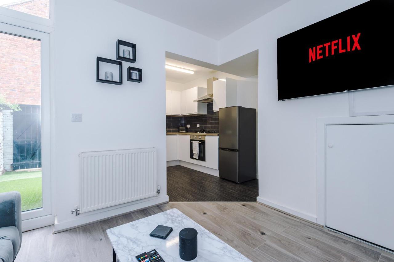 Cosy 3 Bed 3 Bath House - Central Liverpool -Self Check-In & Free Parking! Villa Exterior photo