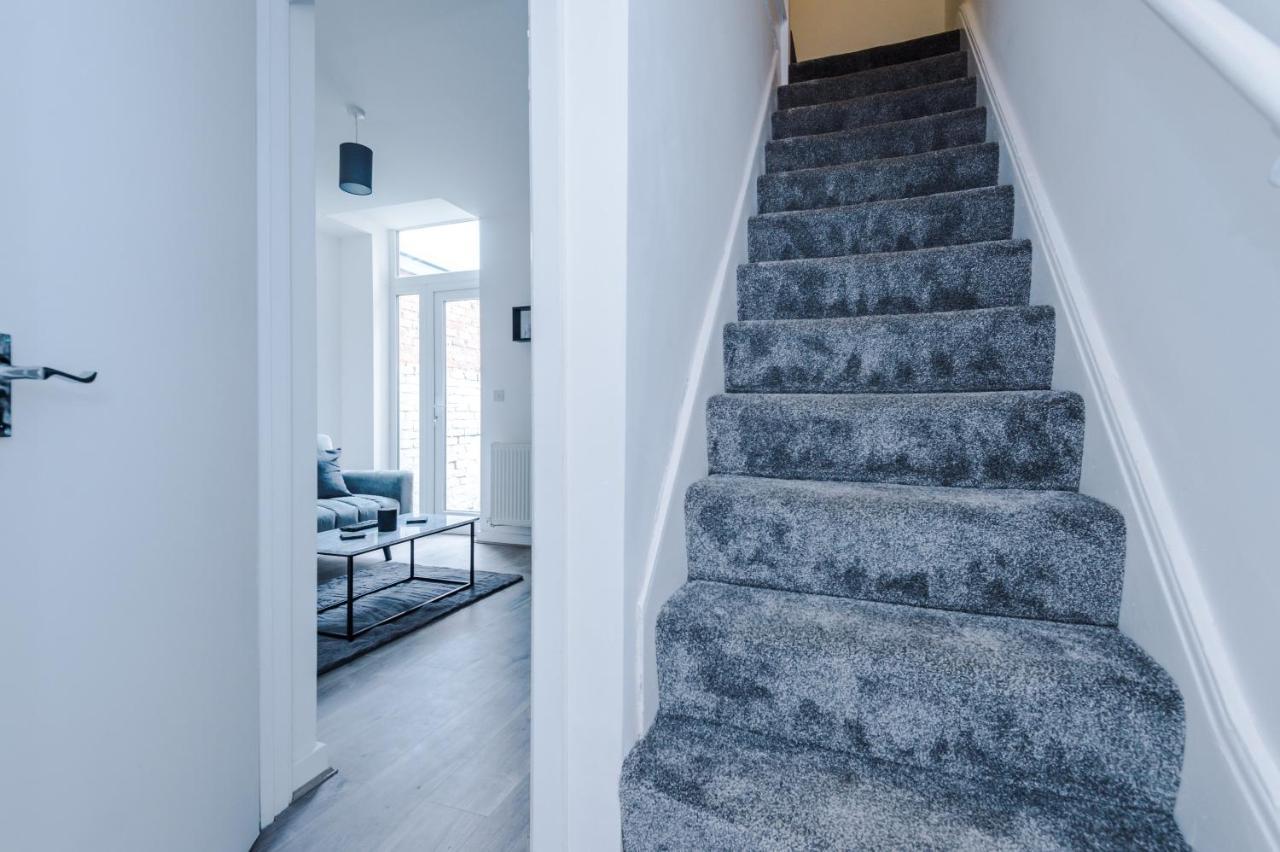Cosy 3 Bed 3 Bath House - Central Liverpool -Self Check-In & Free Parking! Villa Exterior photo